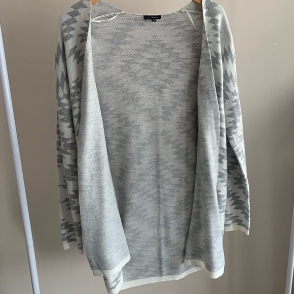 Grey and off white cardigan from Dynamite - Picture 2 of 4